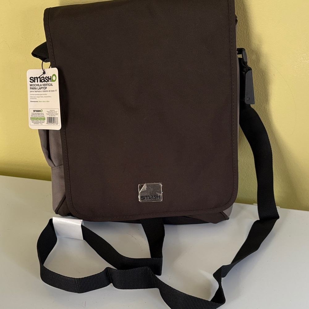 Smash NWT Gray Poly Vertical Slim Laptop Messenger Bag